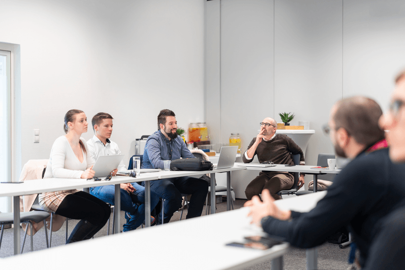 Image of a meeting in the office of Budapest Airport